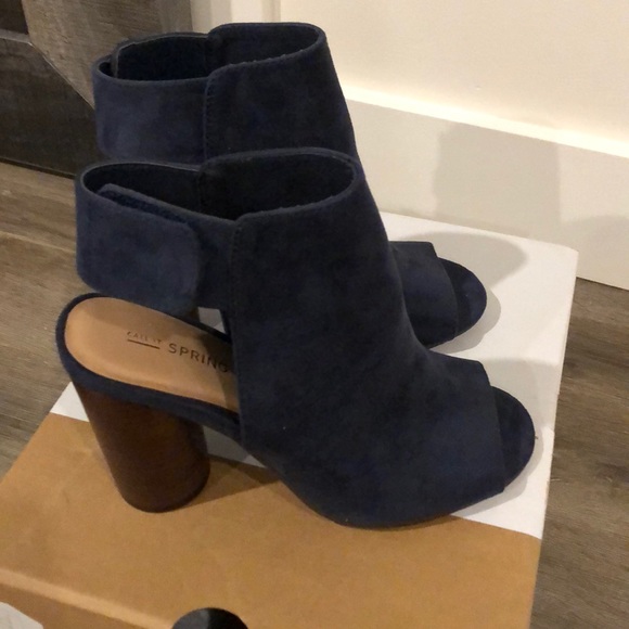 Open toe booties - Picture 2 of 4